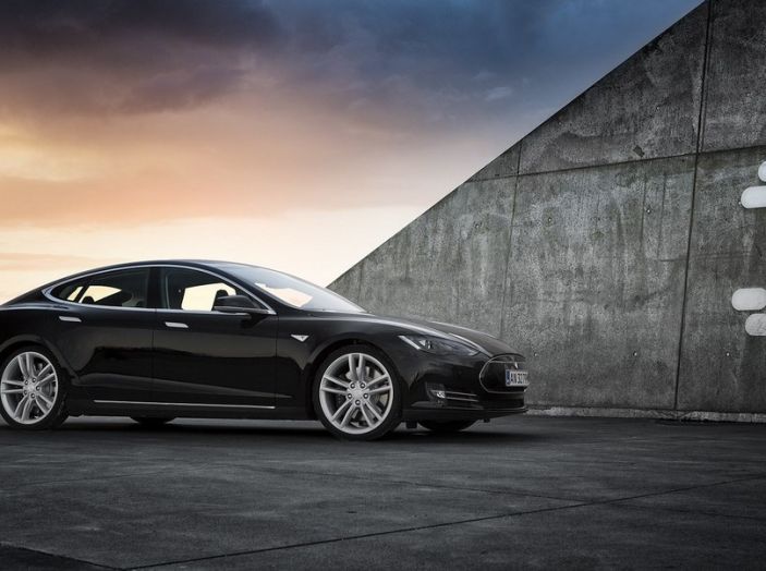 Tesla car Elettrica Autonomia