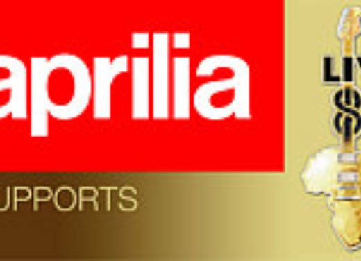 Flash: Aprilia è con gli artisti sul palco di Live