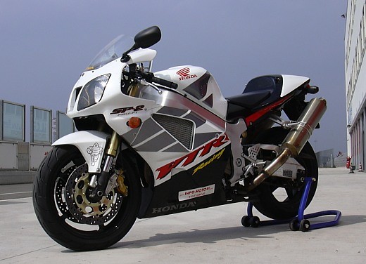 Honda VTR 1000 SP-2: Test Ride - Fotogallery - 4