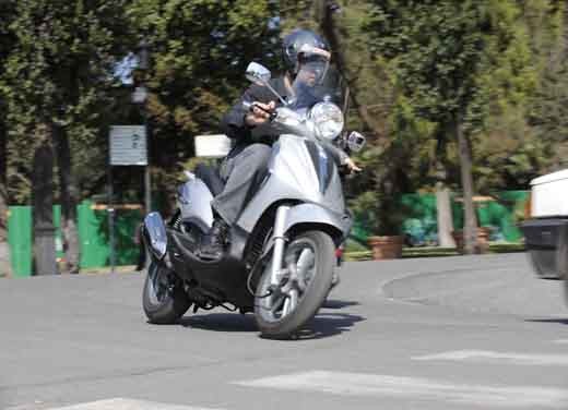 Piaggio Beverly Tourer 300 ie - Test Ride - Fotogallery - 8