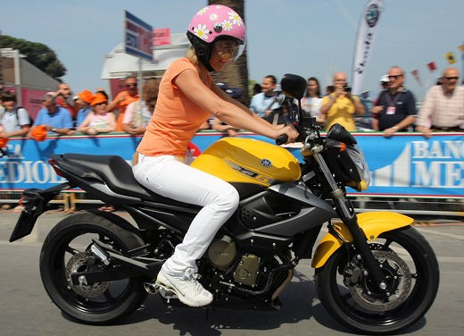 Maddalena Corvaglia su Yamaha XJ6 - Fotogallery - 9