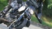 Lunga prova per la Ducati Hypermotard 796 che fa della piccola cilindrata il suo punto di forza