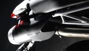 Lunga prova per la Ducati Hypermotard 796 che fa della piccola cilindrata il suo punto di forza