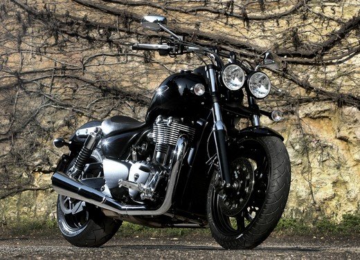 Triumph Thunderbird Storm: prova su strada della maxi cruiser - Fotogallery - 21