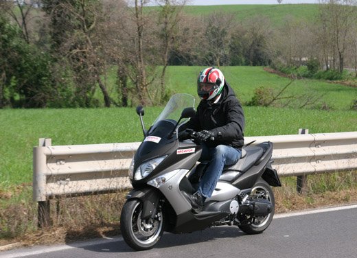 Yamaha TMax Tech Max: provata in strada la versione più esclusiva del maxiscooter di Iwata - Fotogallery - 1